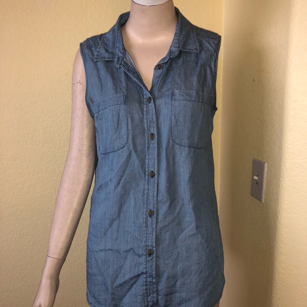 American Eagle sleeveless jean shirt button down
